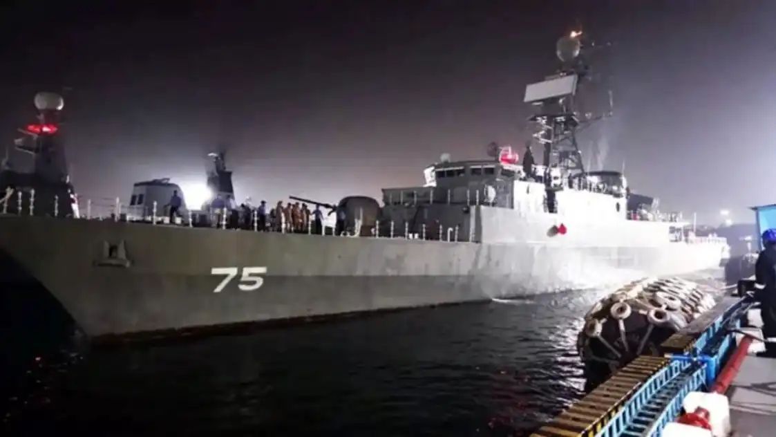 U.S. Submarine Sinks Iranian Warship Near Sri Lanka, Dozens Dead and Many Missing