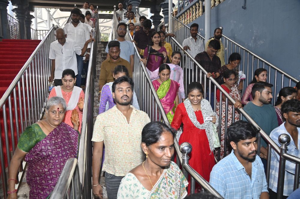 Indra Keeladri Temple Authorities Intensify Crowd Management and Devotee Facilities