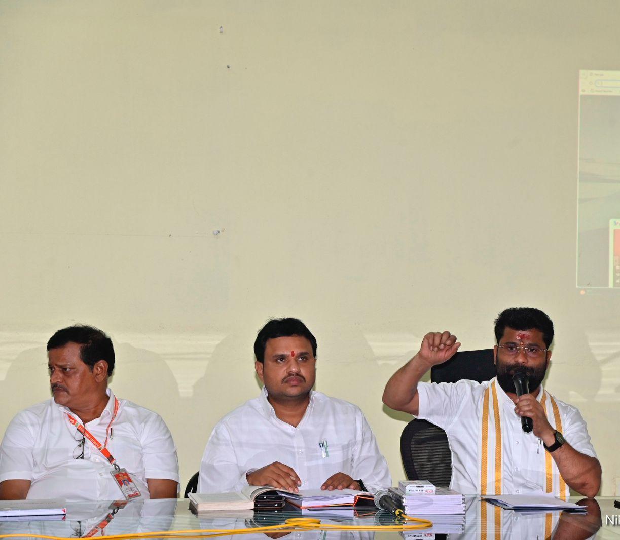 Staff directed to treat devotees with respect and a spirit of service.