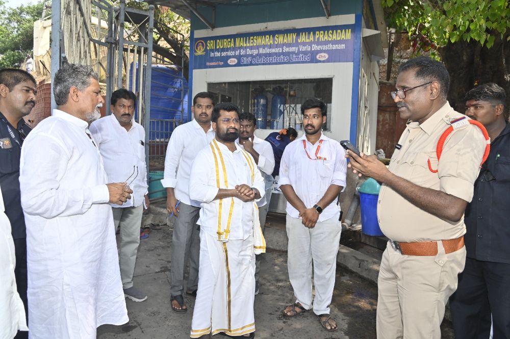 Vijayawada Kanaka Durga Temple Tightens Facilities Amid Rush; EO Conducts Surprise Inspection