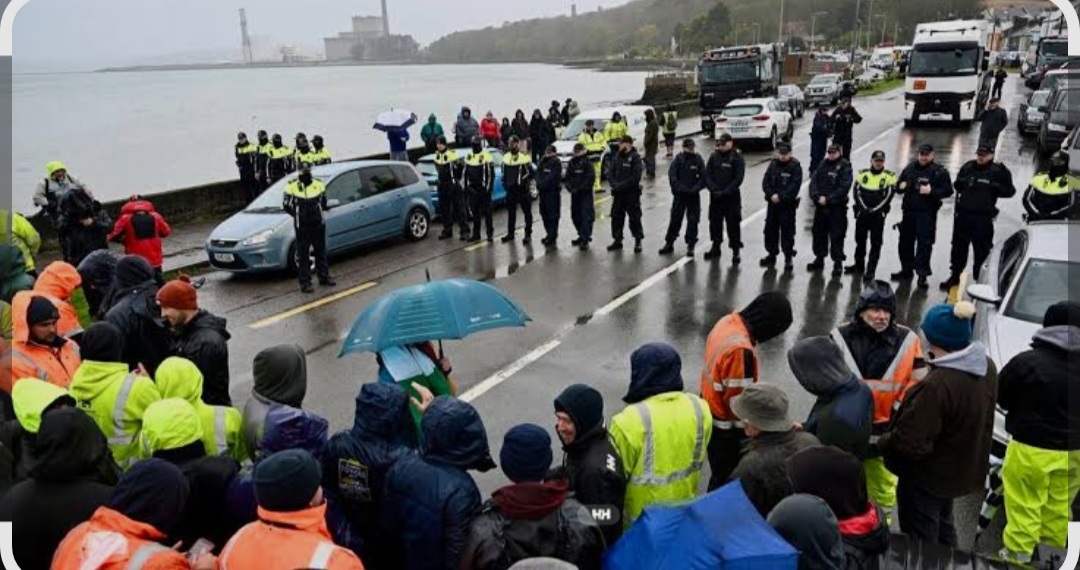 Irish Police Move to Break Oil Refinery Blockade Amid Fuel Price Protests