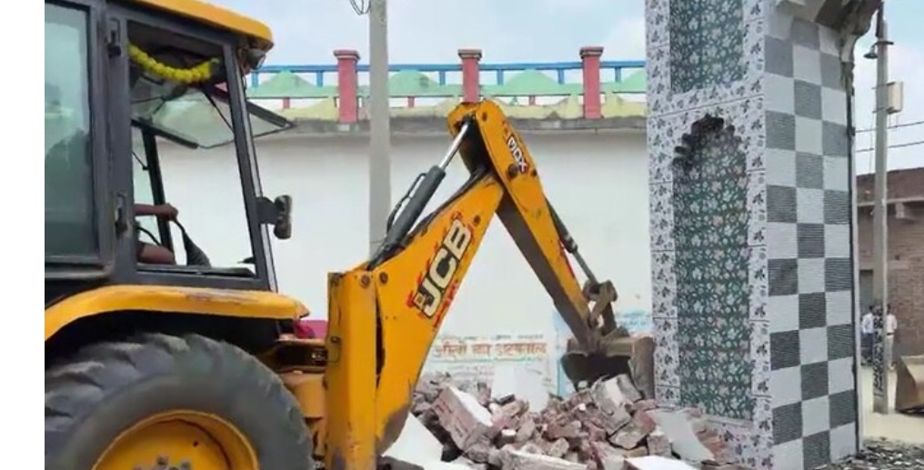 Bulldozer Action in Sambhal: 35-Foot-Tall Minaret Demolished Amid Tight Security
