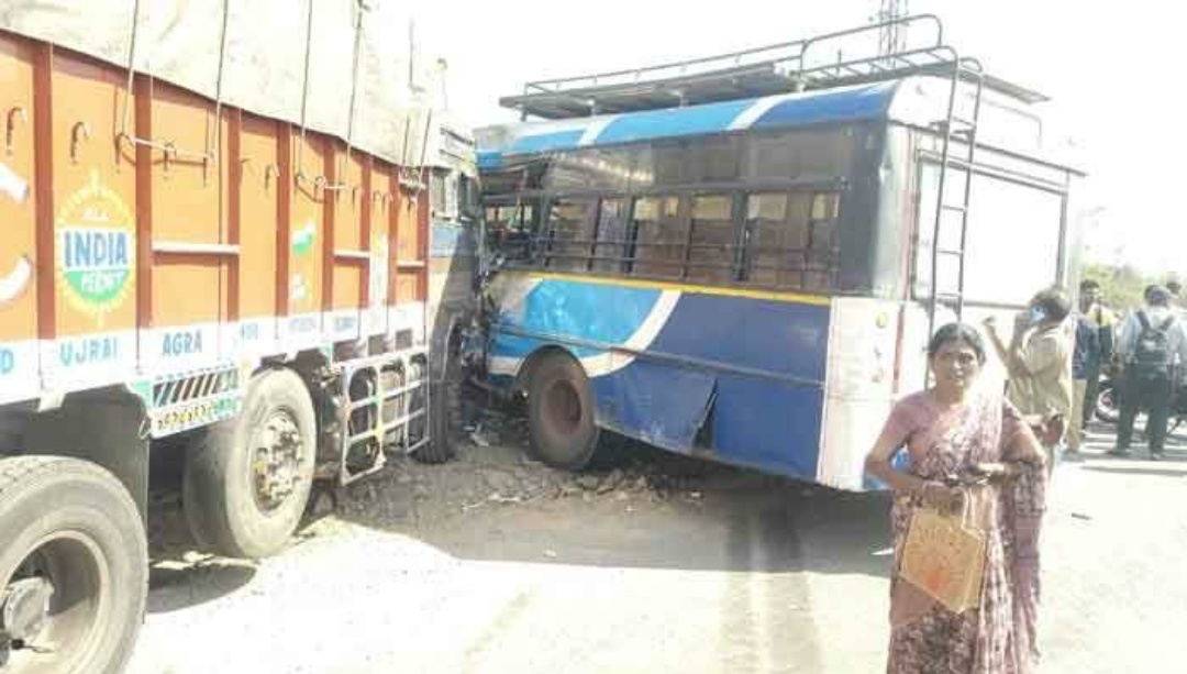 RTC bus collides with lorry in Karimnagar, several injured.