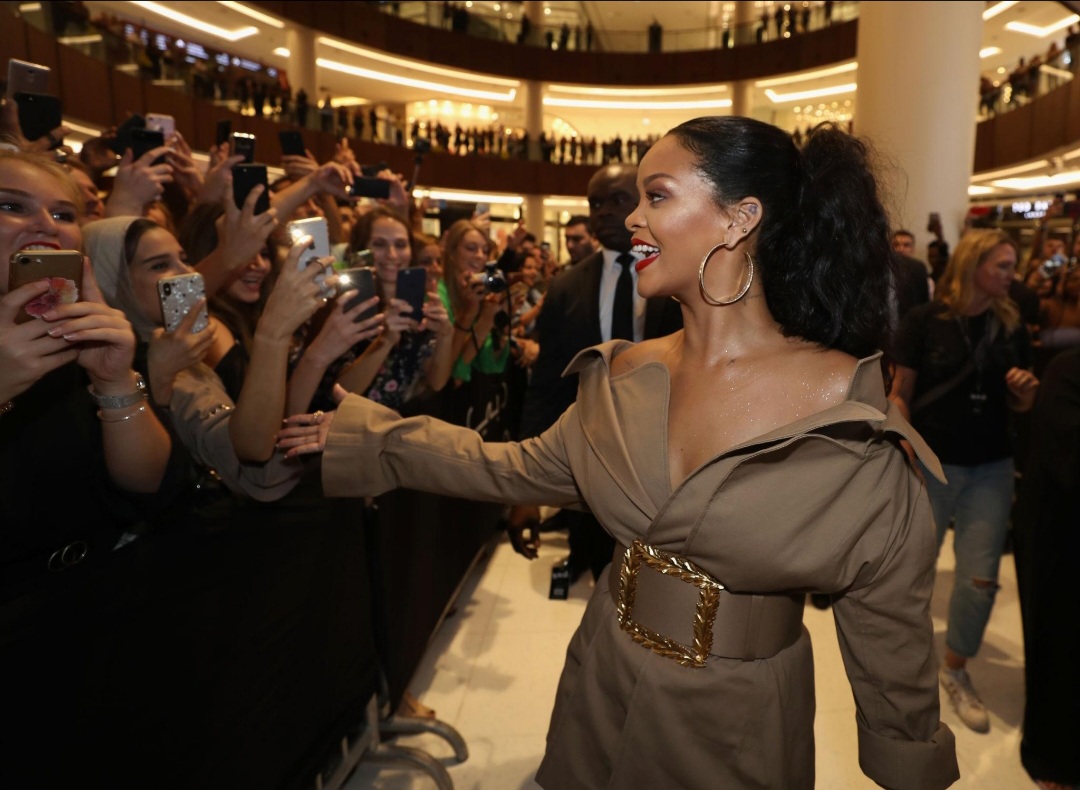 Rihanna–Manish Malhotra Haathphool Buzz at Fenty Beauty Mumbai Launch