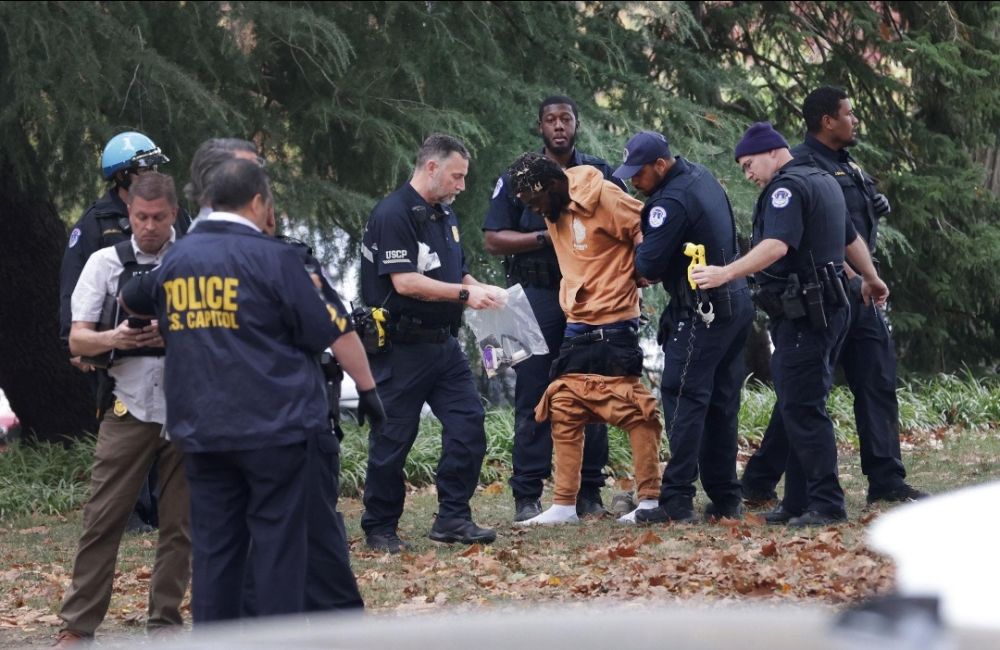 🚨 Shocking Incident at White House: Armed Man Arrested After Attempted Attack on Trump