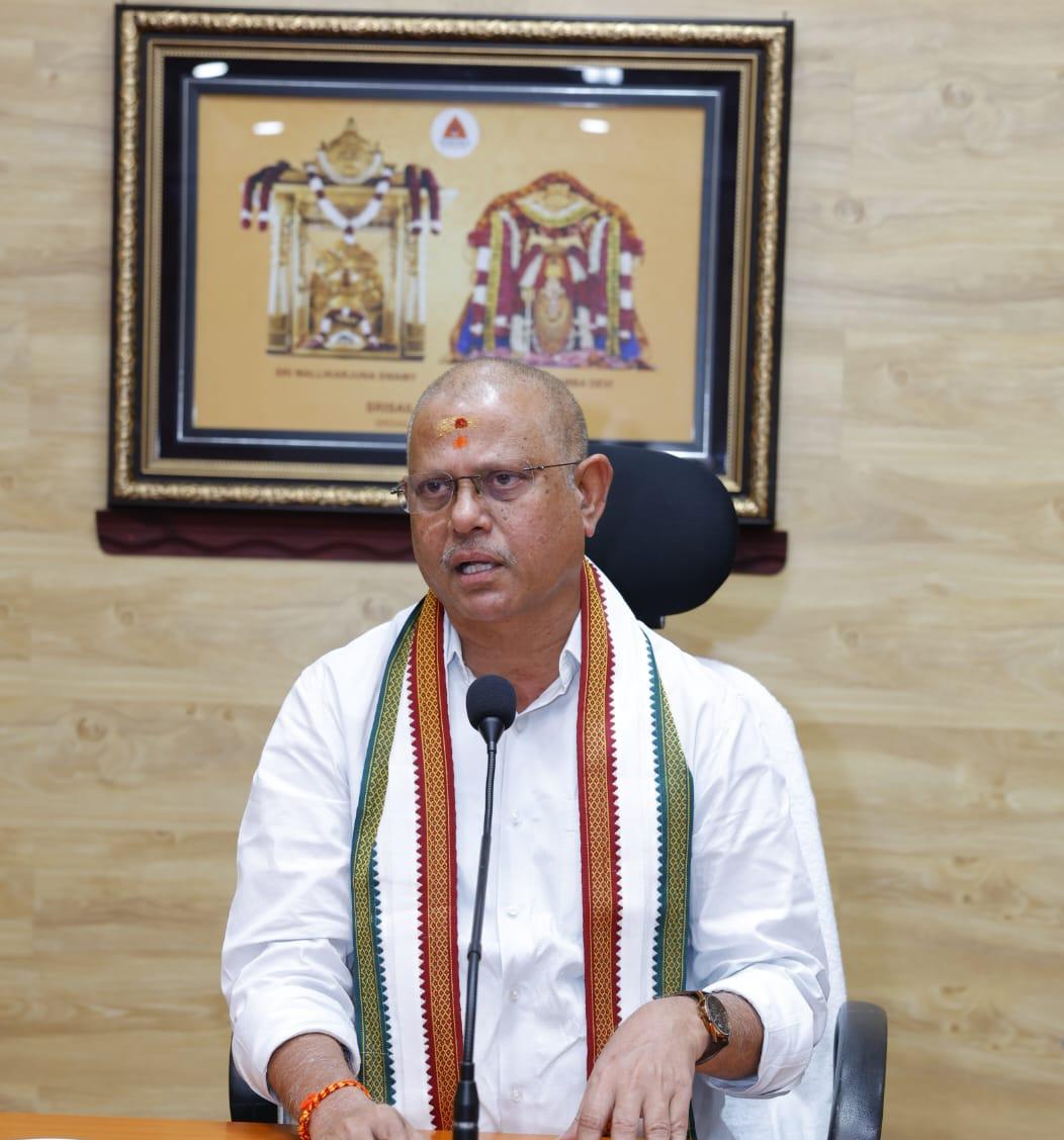 The Executive Officer meets with the administrators of the Satrams in Srisailam.