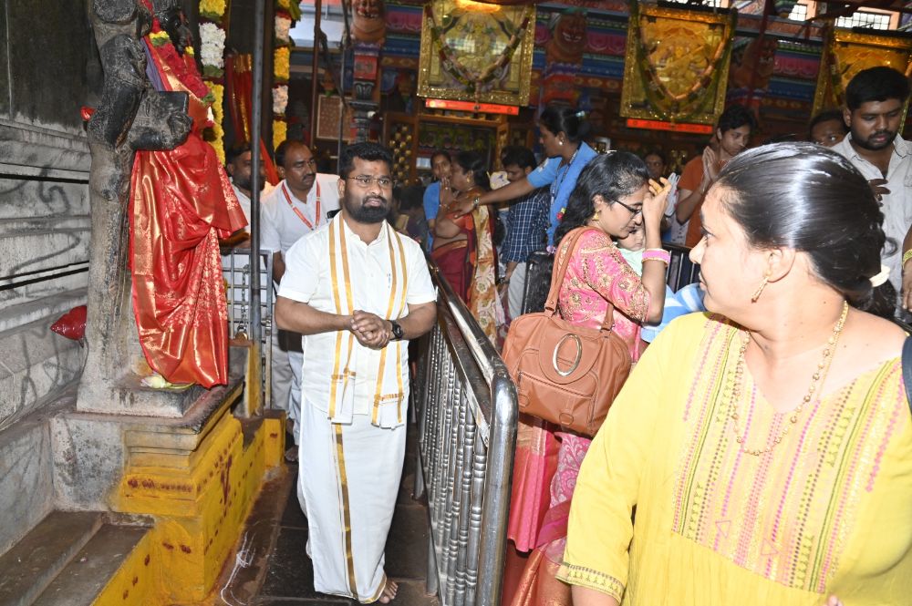 EO Sinha Naik conducts surprise inspections at Indrakeeladri in Vijayawada, prioritizing sanitation.