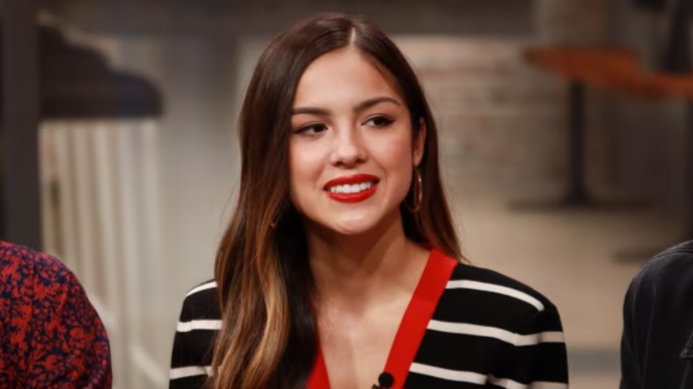 Olivia Rodrigo Brings Humor to SNL, Jokes About Jake Paul and Parodies ‘Drivers License’
