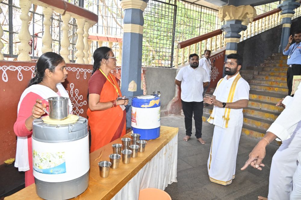 EO Sinha Naik reviewed the arrangements for the large influx of devotees at Indrakeeladri.