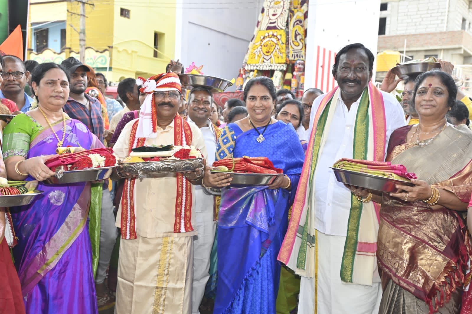 Offering of ceremonial garments to Goddess Kamakshi of Nellore at Indrakeeladri Durga Temple.