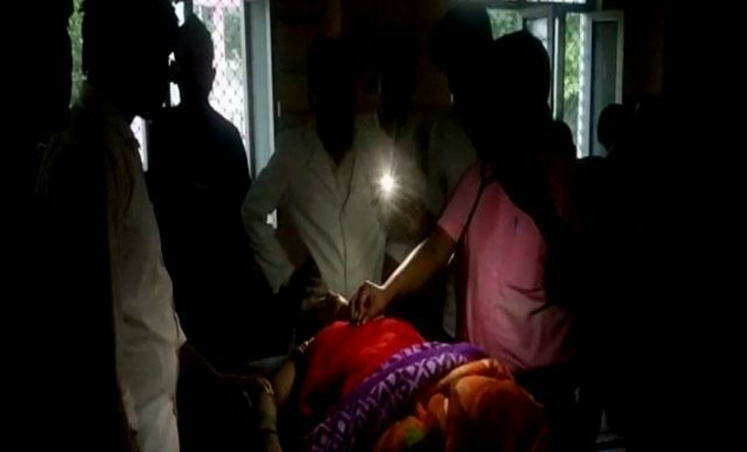 Shameful Scene in Faridabad: Woman Forced to Deliver Baby in Hospital Park Under Torchlight