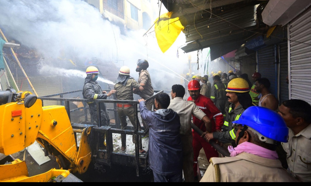Fire Breaks Out at Hotel in Prayagraj, 12 civilians Rescued Safely