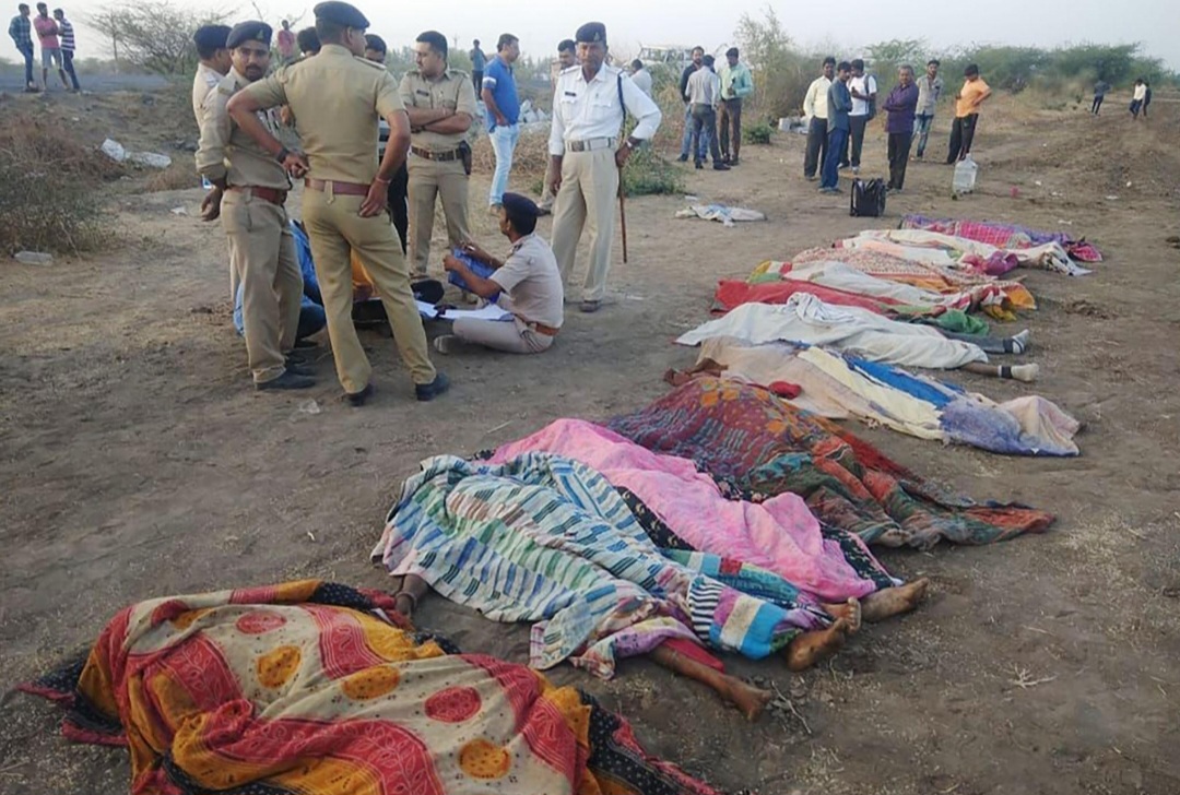 Tragedy on Mumbai–Ahmedabad Highway: Wedding Vehicle Rams into Cattle Truck, 12 Dead