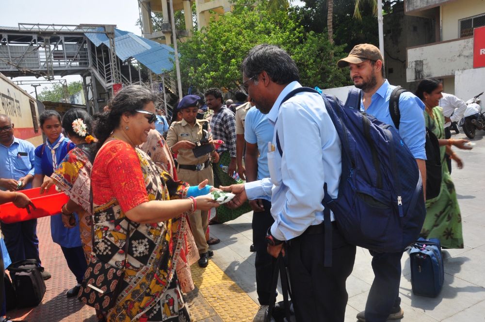 South Central Railway Women's Welfare Organisation Conducts Hydration Drive at Vijayawada Railway Station