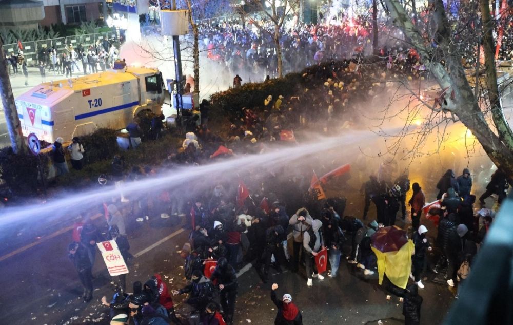 🚨 Tear Gas Chaos in Ankara as Turkish Police Storm Opposition HQ Amid Political Tension