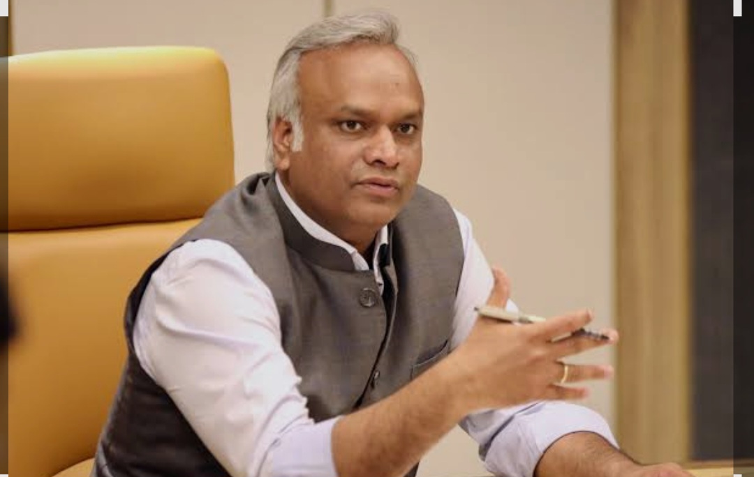 Rupee under pressure as regional currencies strengthen; Priyank Kharge’s remark sparks political jab