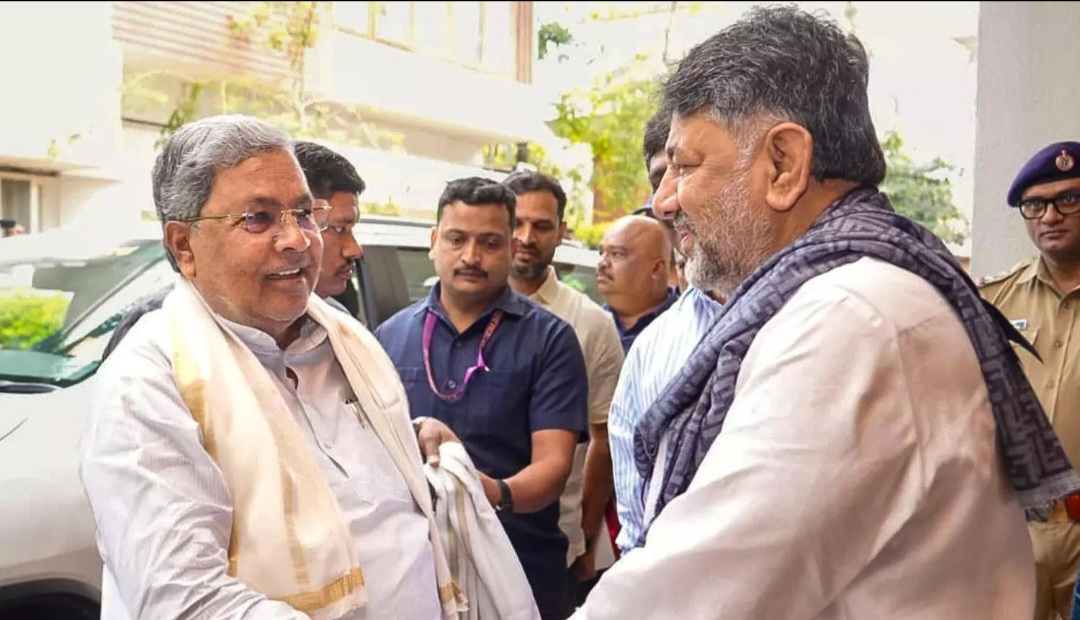 DK Shivakumar Meets Siddaramaiah Amid Speculation; Emotional Breakfast Meeting Sparks Political Buzz