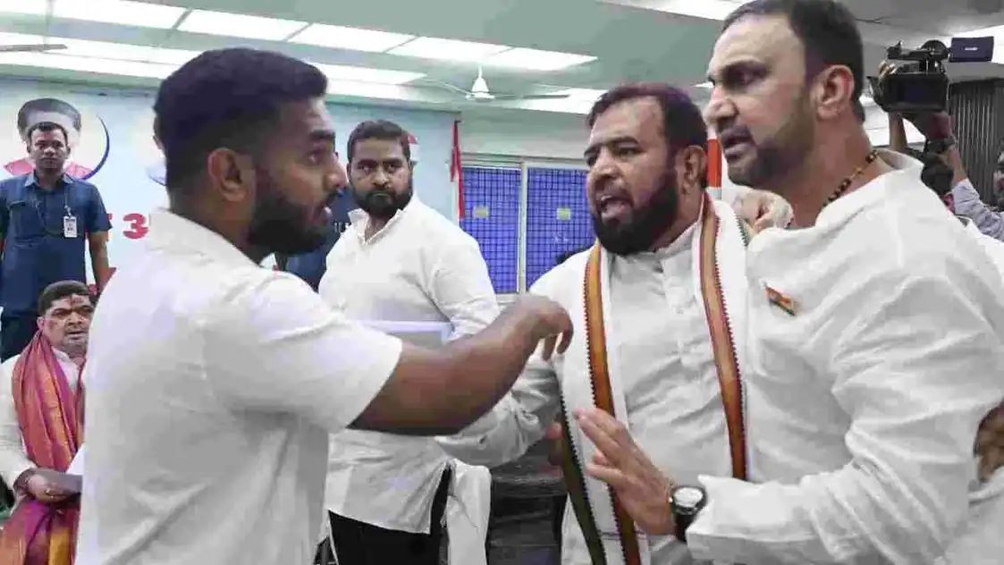 Congress Leaders Clash Over Seating Dispute at Hyderabad SIR Meeting, Later Reconcile