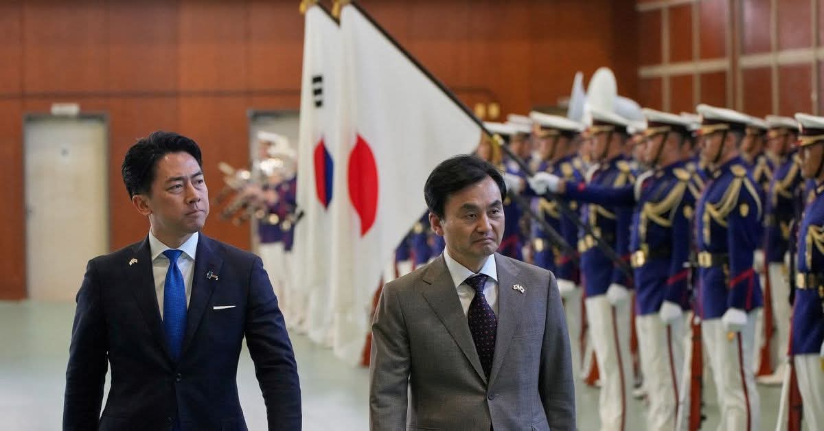 South Korea, Japan Discuss Military-Logistics Support Agreement