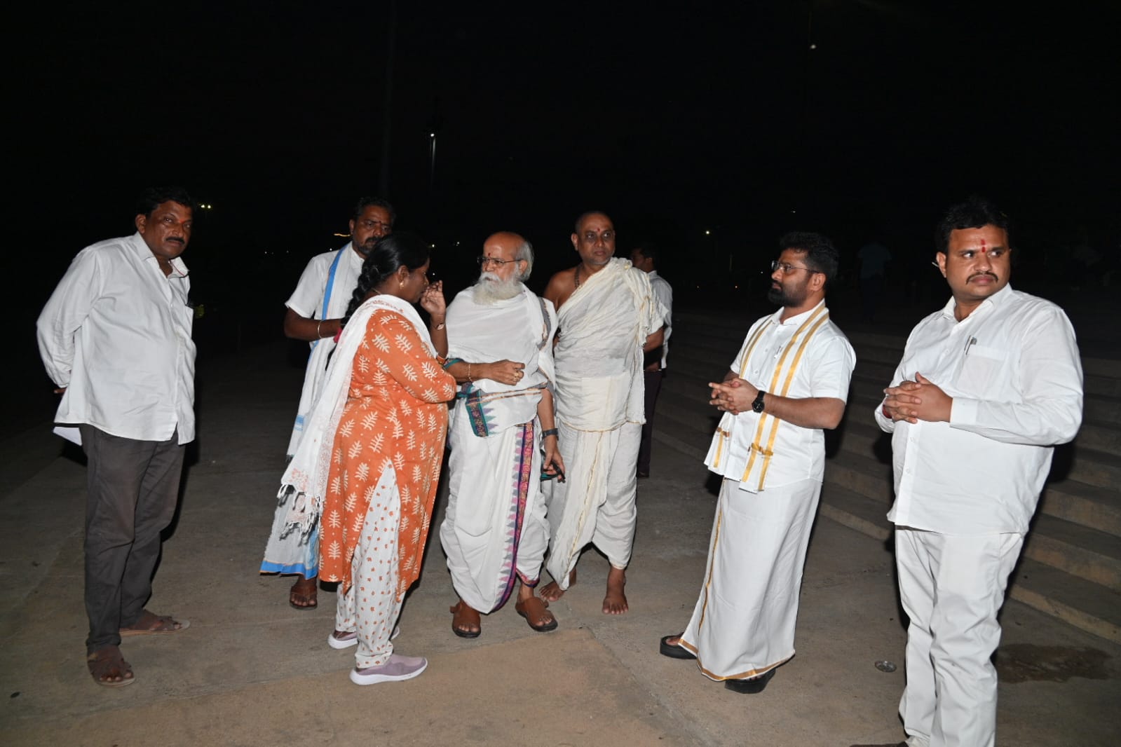 EO Sheena Naik inspected the arrangements on the ground for the relaunch of 'Krishnaveni River New Harathulu' at the holy confluence.
