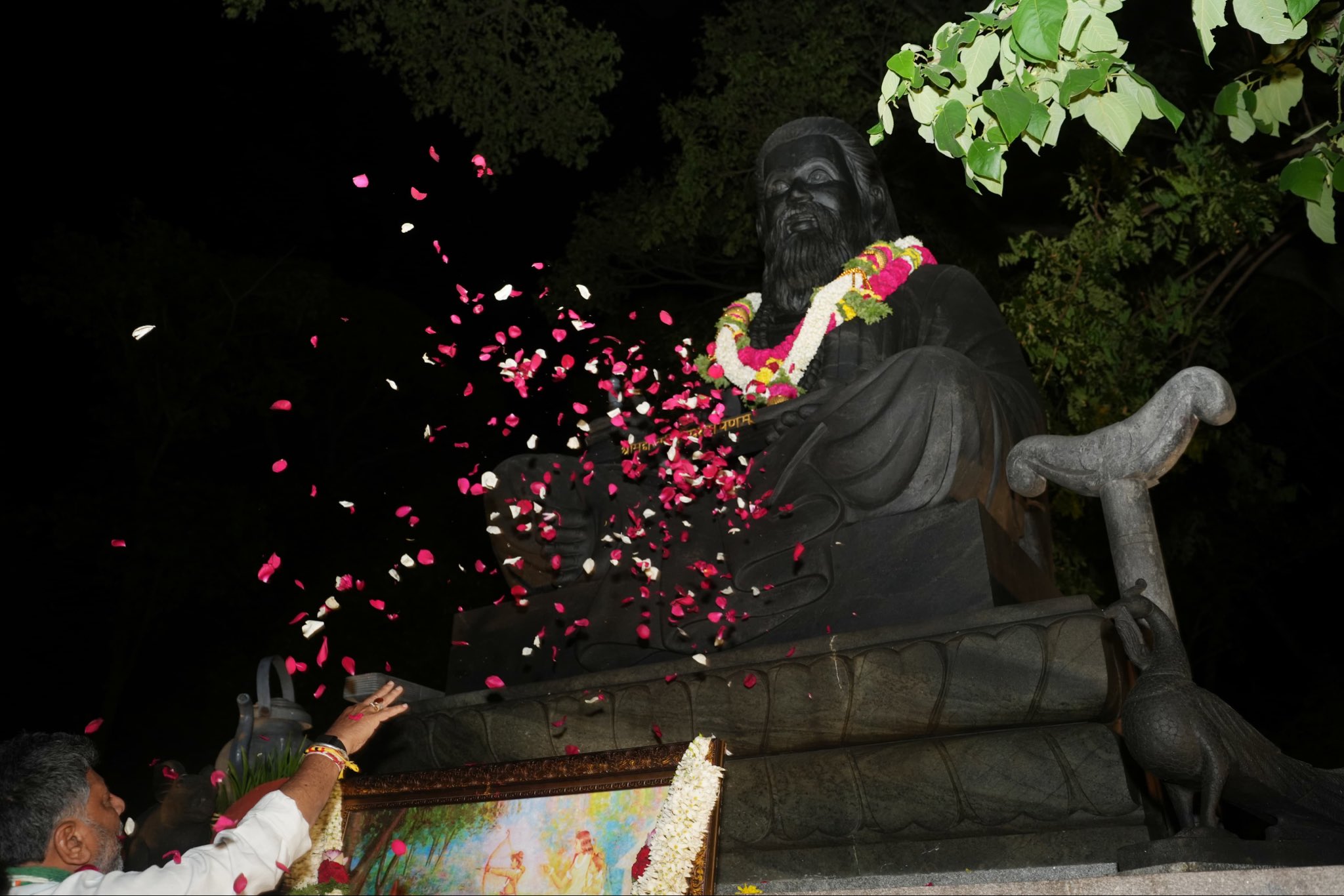 DK Shivakumar Pays Tribute to Karnataka's Great Leaders