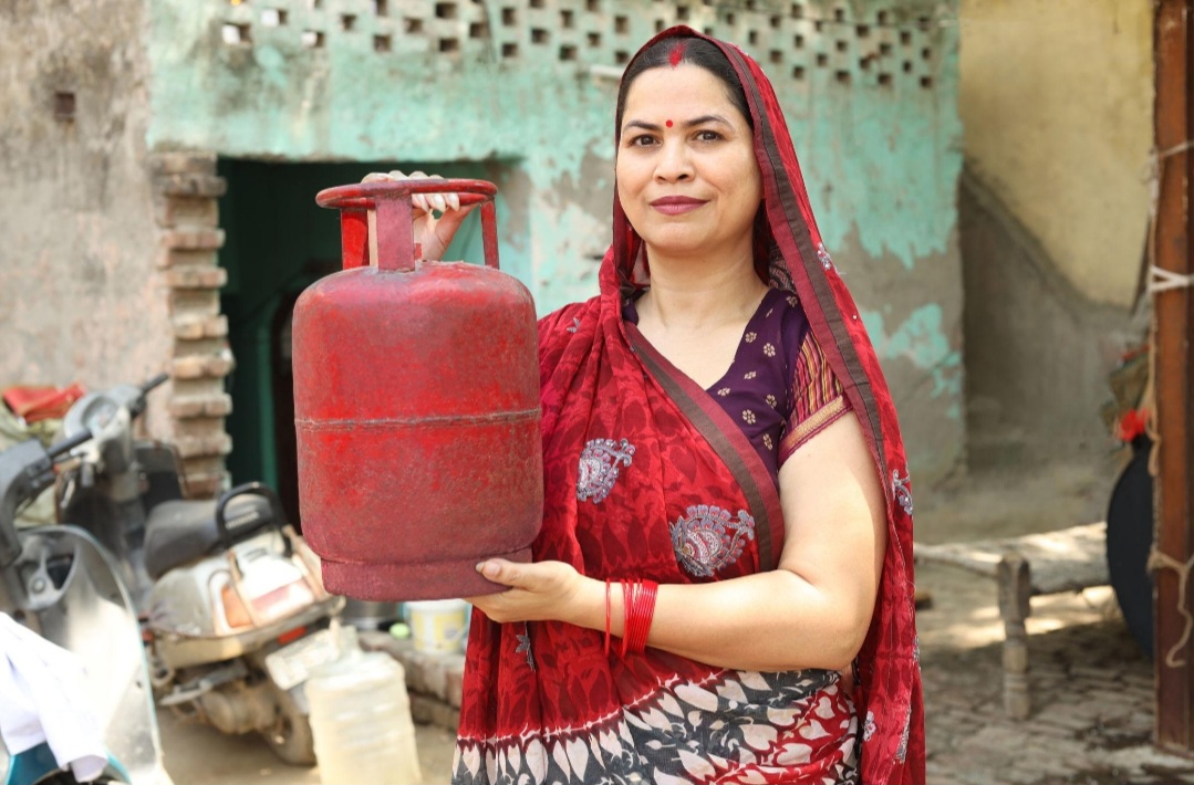 LPG Price Hike Hits Households Again: Domestic Cylinder Cost Up by ₹29