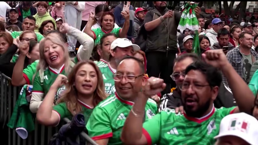 Mexico City Attempts Guinness Record with Massive ‘Mexican Wave’ Event