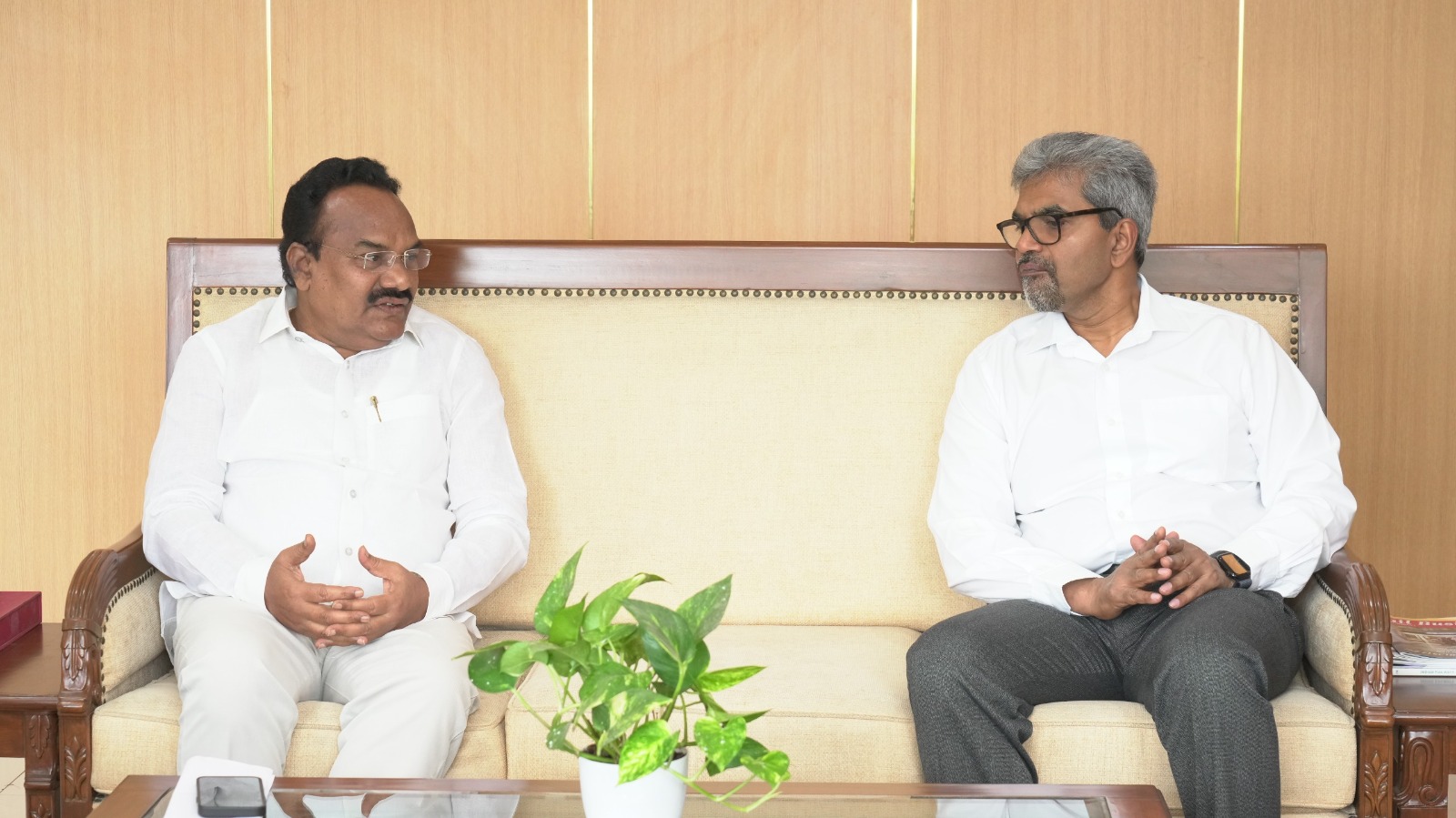 MP Shri Godam Nagesh Meets SCR General Manager; Discusses Railway Development Plans for Adilabad Region