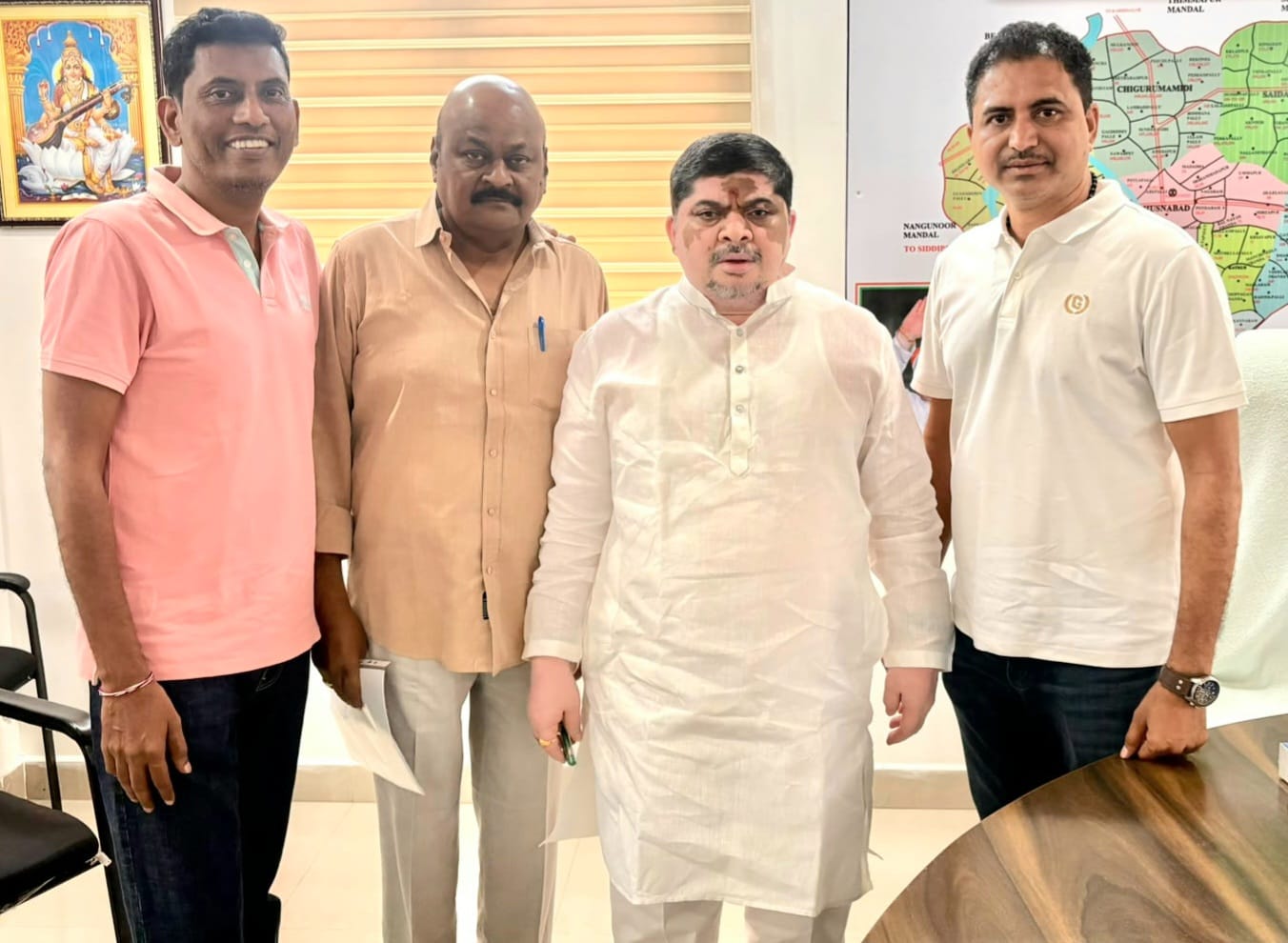 Gulf Workers Raise Concerns Over Voter List Revision; Meet Minister Ponnam Prabhakar