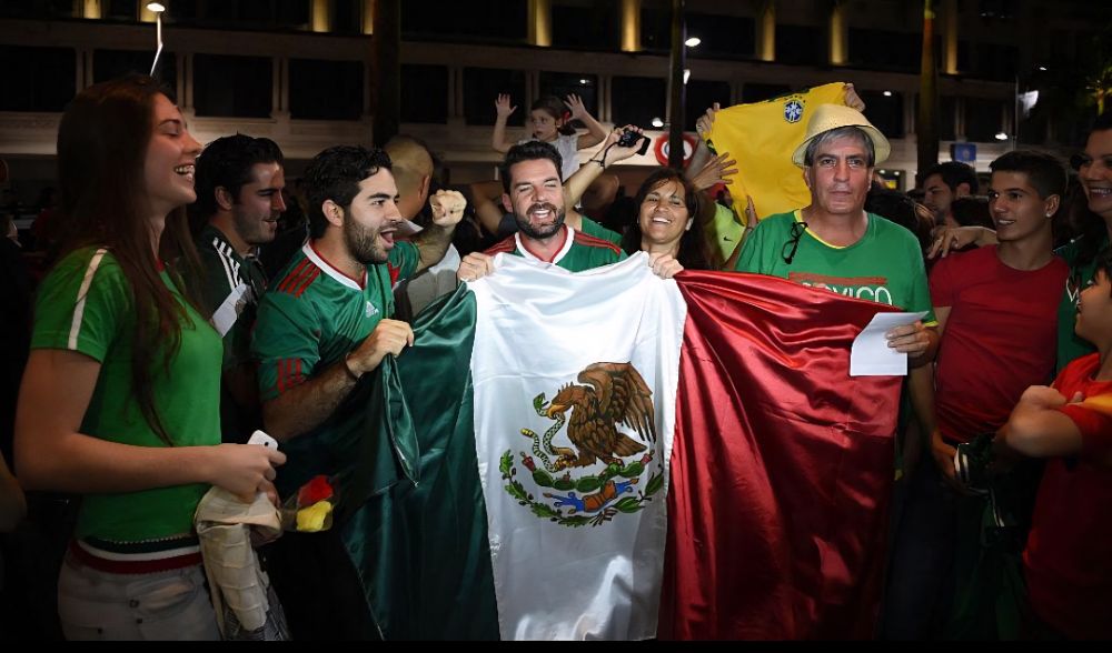 Mexican Fans Create Noisy Atmosphere Outside Ecuador Hotel Ahead of World Cup Clash