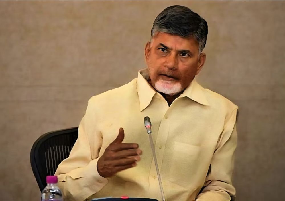 Auto Transforms into a Bike in Just Two Minutes: Innovative Vehicle Demonstrated Before Andhra Pradesh CM Chandrababu Naidu