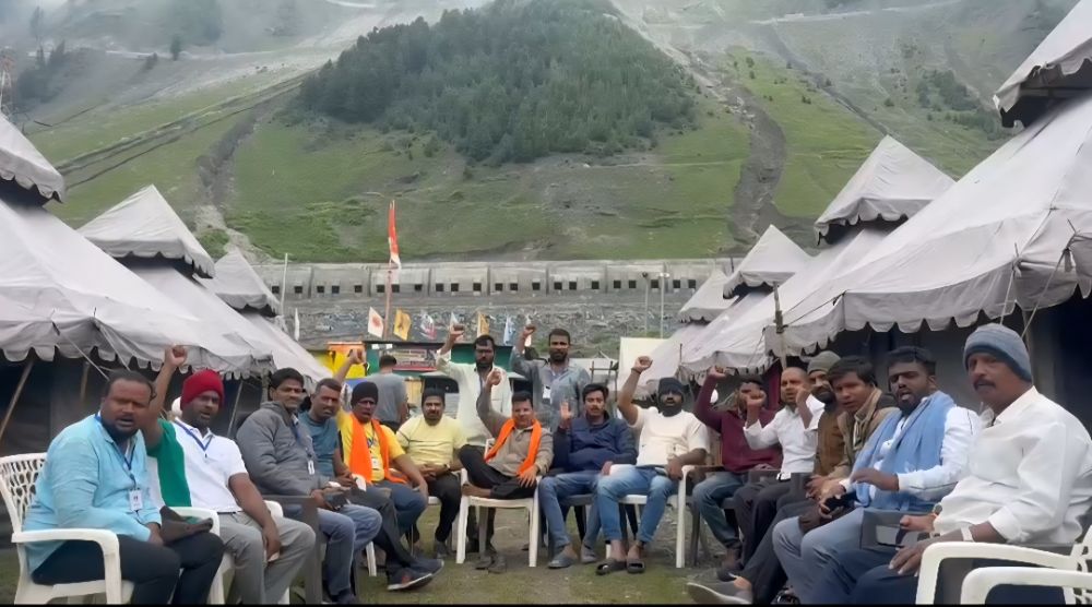 Jammu & Kashmir: First Batch of Amarnath Pilgrims Leaves Baltal Base Camp for Holy Cave