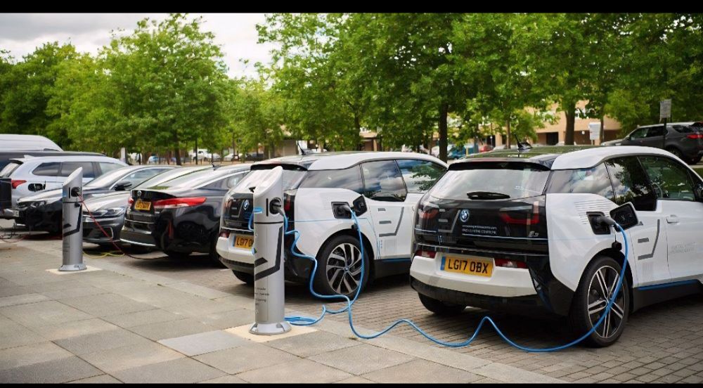 UK New Car Sales Surge in June as EVs Take Nearly 30% Market Share