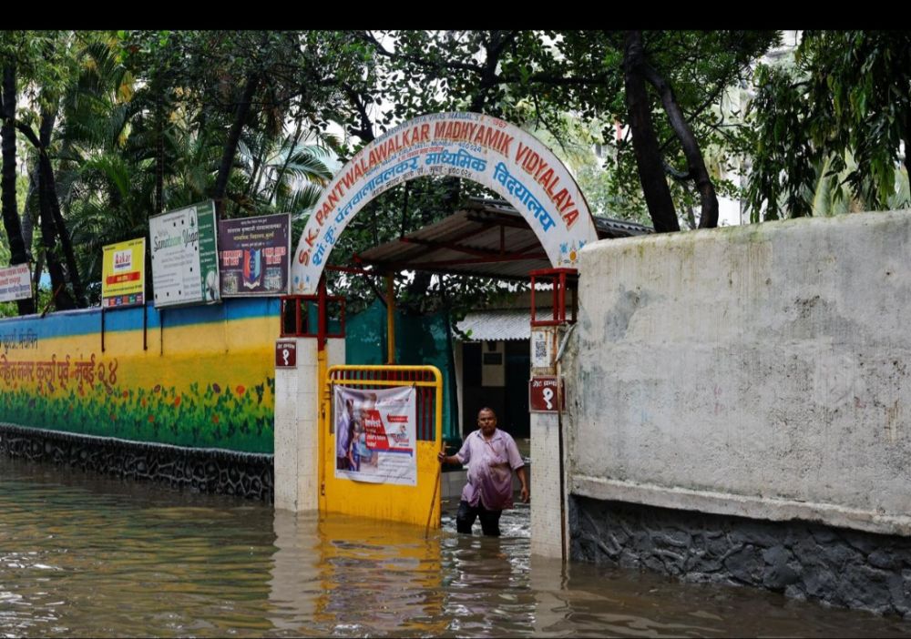 Mumbai Rain Alert: Heavy Showers, Strong Winds; Schools Shut