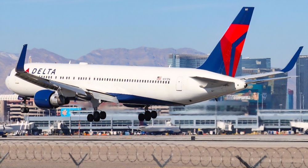 Fireworks Strike Delta Plane Near Chicago, All 58 Onboard Escape Unhurt