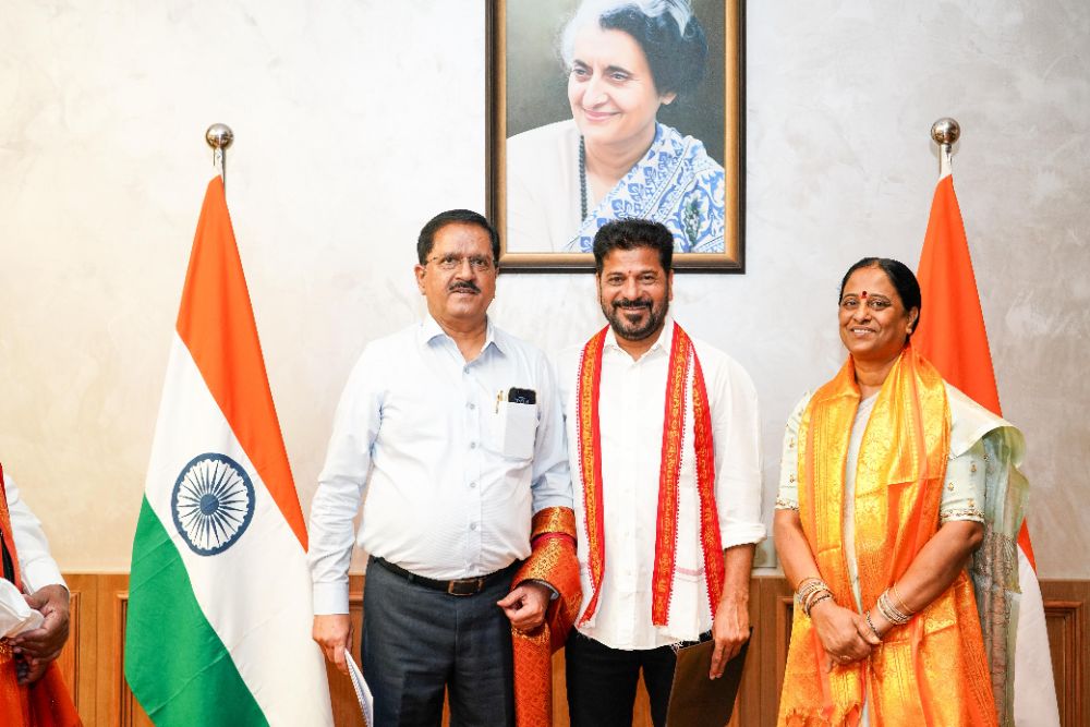 Telangana Chief minister Revanth Reddy Meets Newly Constituted Yadagirigutta Temple Governing Board