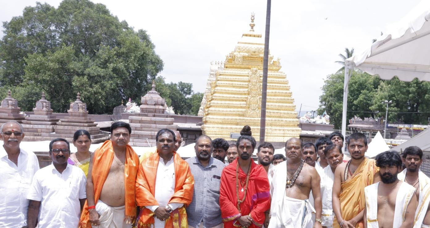 Aditya Parashree Swami Offers Prayers at Srisailam Temple