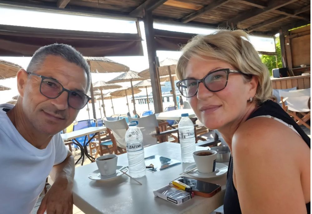 “If We Die, We Die Together”: Wife’s Heroic Grip Saves Husband After He Was Sucked Toward Plane Window in Mid-Air Horror