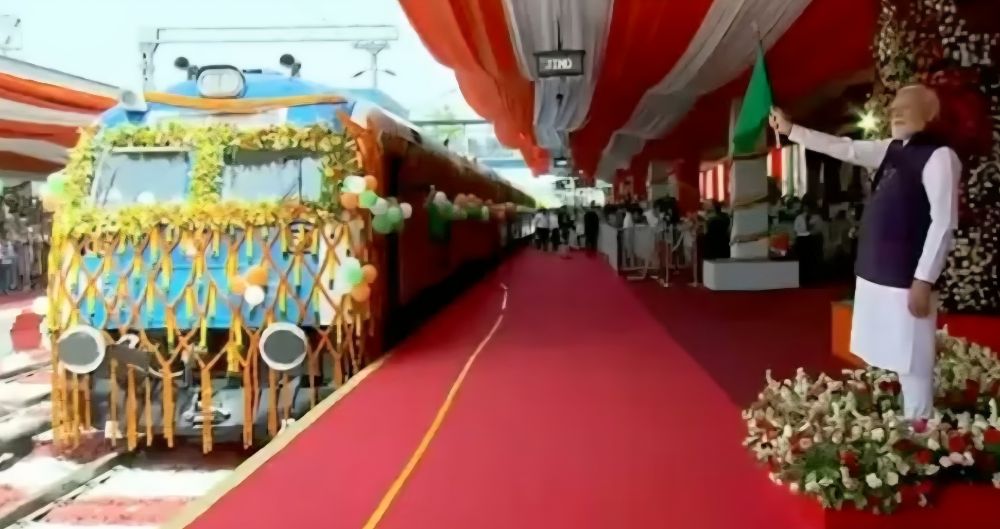 PM మోదీ చేతుల మీదుగా భారత్ తొలి హైడ్రోజన్ రైలు ప్రారంభం.. గ్రీన్ రైల్ యుగానికి శ్రీకారం