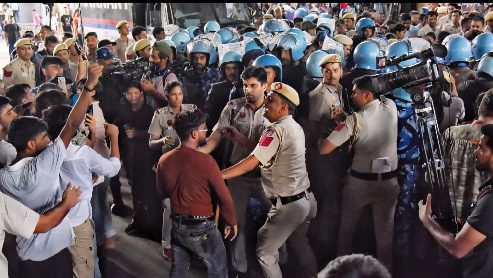 'Democracy Under Attack': Kharge Slams Police Crackdown on NEET Protesters at Jantar Mantar
