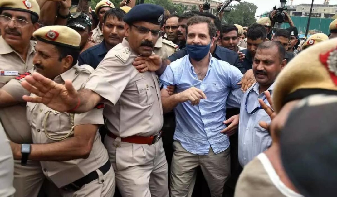 Rahul Gandhi, Priyanka, Akhilesh Detained as Opposition Marches to PM Modi's Residence Over NEET Row
