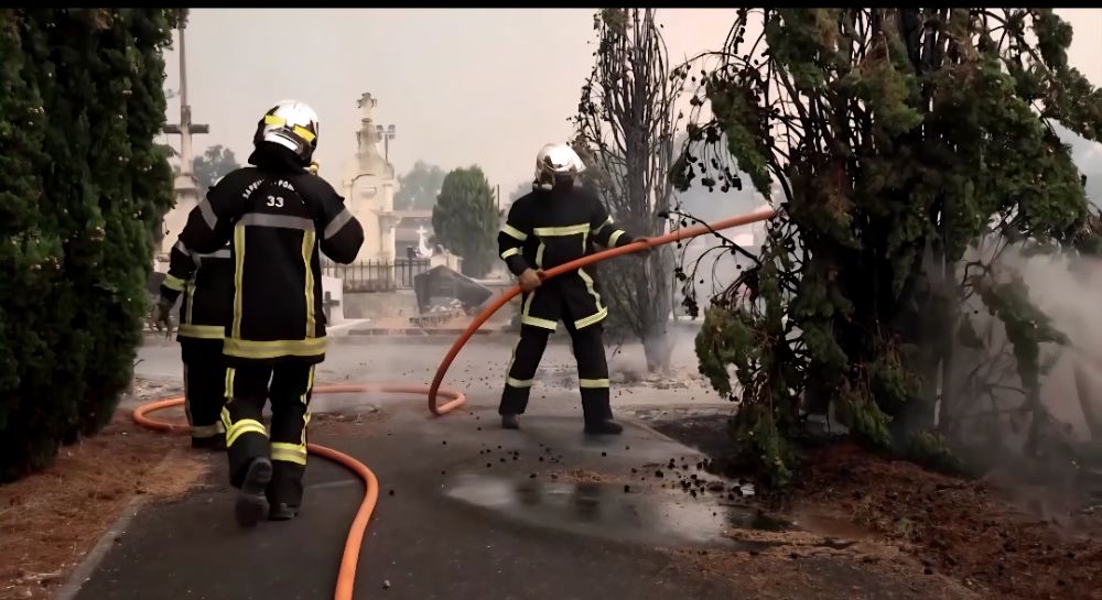 Massive Wildfire Forces Complete Evacuation of France's Cap Ferret Peninsula