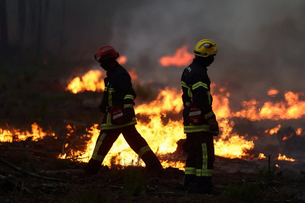 Wildfire Near Bordeaux Sparks Mass Evacuations; 220,000 People Forced to Flee