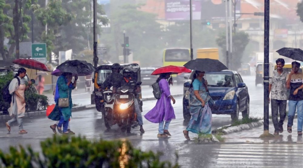 Heavy Rain Warning for Telangana.. High Alert in Hyderabad