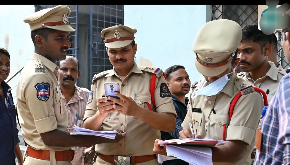 A major twist in the phone tapping case..! Charge sheet to be filed by August 15.. Key decision by SIT on the names of political leaders?