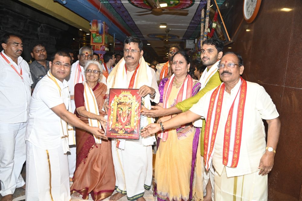 Vijayawada Police Families Offer Ashada Sare to Kanaka Durga