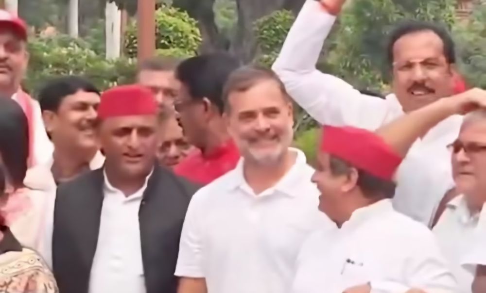 Rahul Gandhi, Akhilesh Yadav Join Opposition Protest, Demand Amit Shah Answers on Student Crackdown and Ayodhya Temple Funds