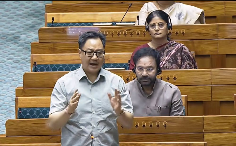 “Don’t Run Away, Face Amit Shah!”: Kiren Rijiju Fires Fresh Salvo at Rahul Gandhi in Parliament