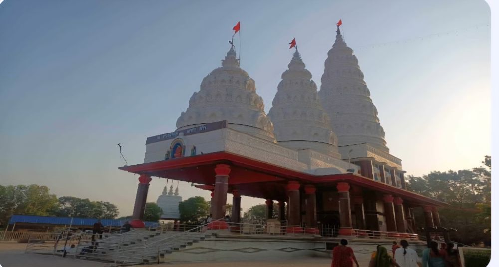 Tragedy at Ashok Dham Temple! 7 devotees dead in stampede, over 12 injured.