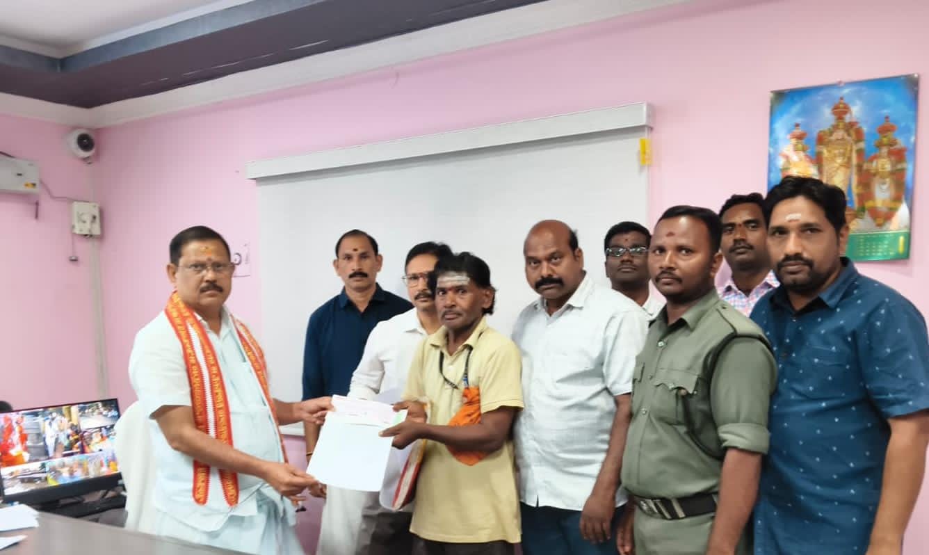 Srisailam Devasthanam Staff Extend Financial Support to Deceased Employee’s Family